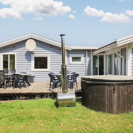 8 Person Holiday In Hadsund